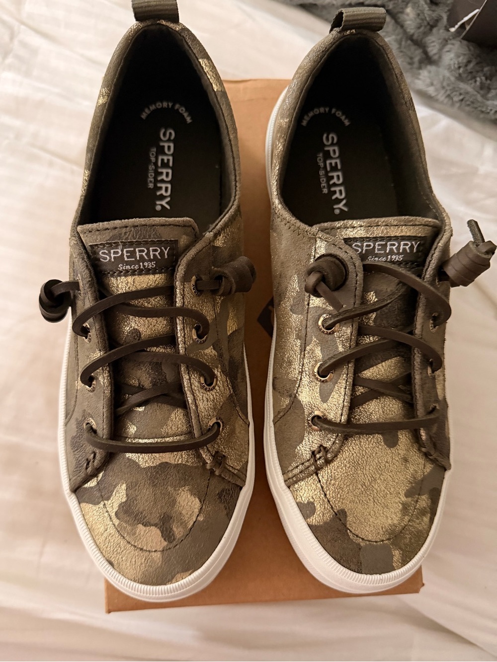 Sperry Crest Vibe Leather Camo Olive Sneakers NIB Women’s 7.5